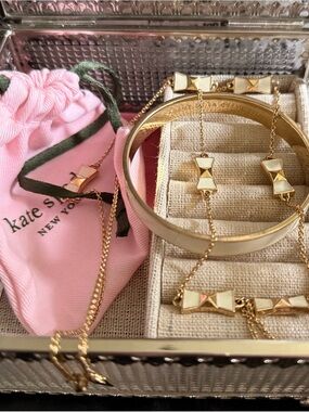 kate spade ♠️ Crème de la Crème Bangle & Take A Bow Cream Necklace Set